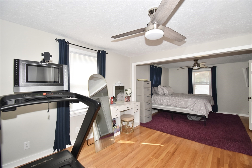 1060 Liberty Street Springfield, MA 01104 - Photo 16 of 37