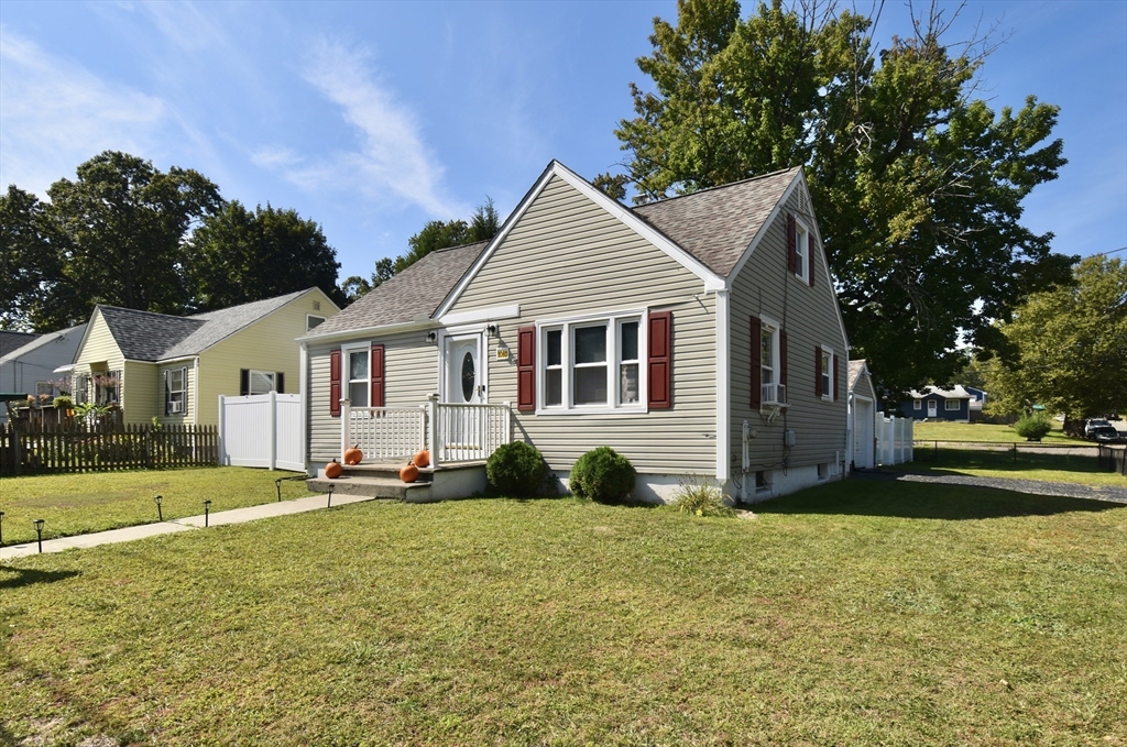 1060 Liberty Street Springfield, MA 01104 - Photo 3 of 37