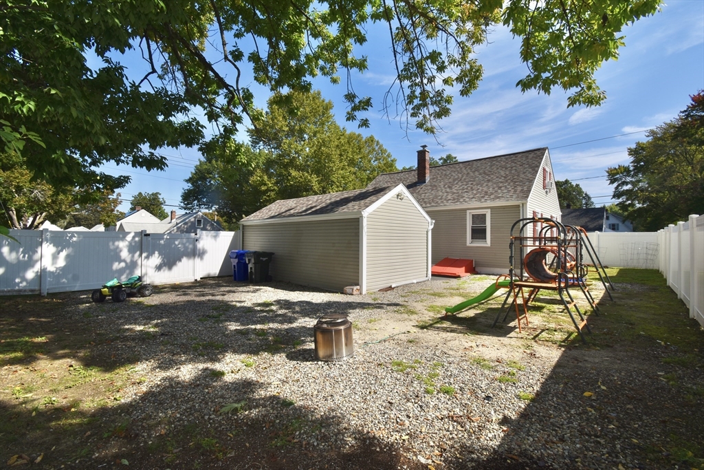 1060 Liberty Street Springfield, MA 01104 - Photo 32 of 37