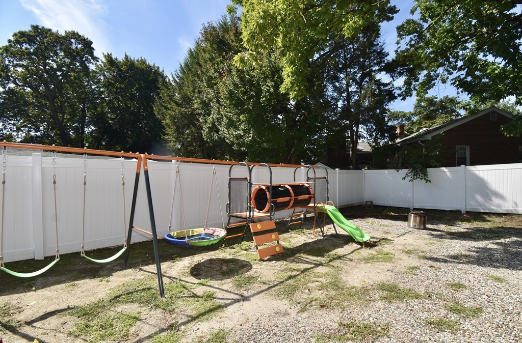 1060 Liberty Street Springfield, MA 01104 - Photo 33 of 37