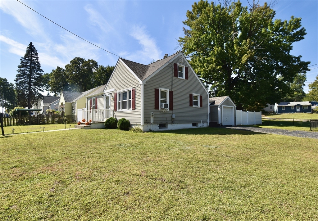 1060 Liberty Street Springfield, MA 01104 - Photo 4 of 37