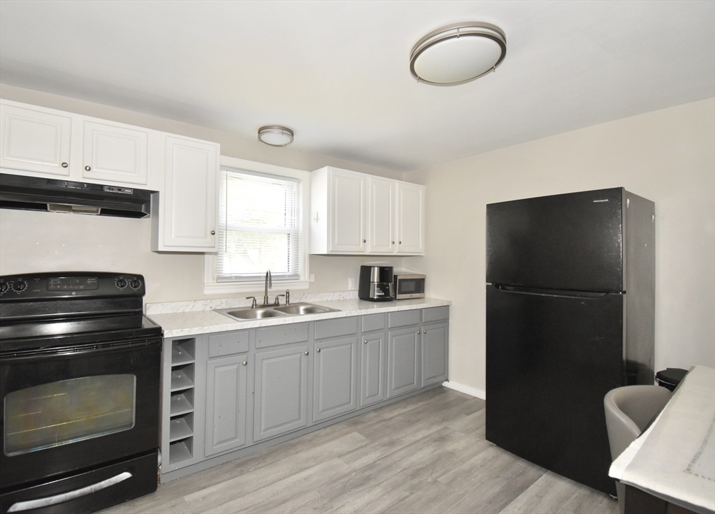 1060 Liberty Street Springfield, MA 01104 - Photo 8 of 37