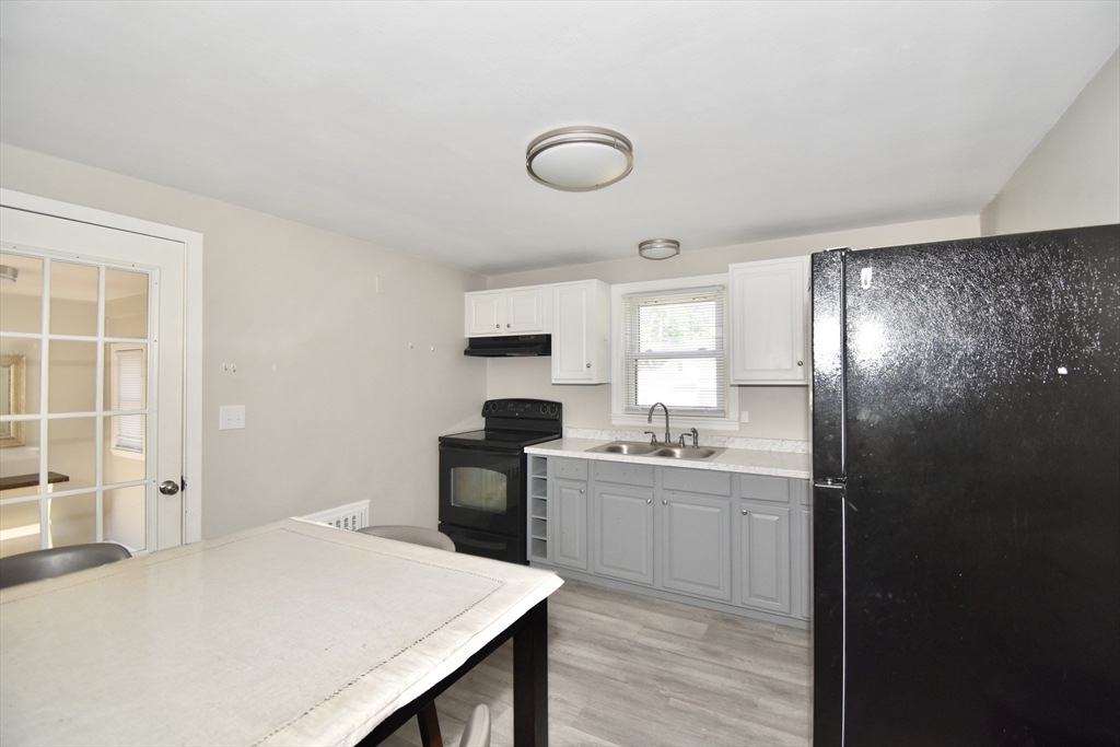 1060 Liberty Street Springfield, MA 01104 - Photo 10 of 37