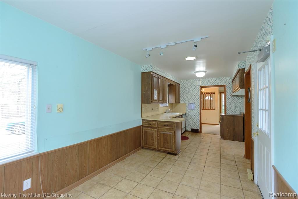 3 Waynewood Court Dearborn, MI 48124 - Photo 13 of 53