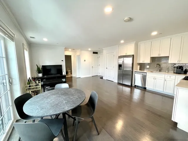 $4,200 | 728 East Broadway, Unit 404, Boston, MA 02127