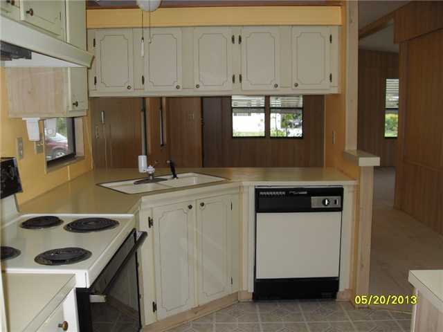 2827 Southwest Monarch Trail Stuart, FL 34997 - Photo 7 of 17 Good size kitchen