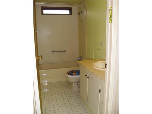 2827 Southwest Monarch Trail Stuart, FL 34997 - Photo 10 of 17 Guest bathroom