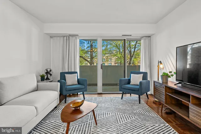 $355,000 | 700 7th Street Southwest, Unit 110, Washington, DC 20024