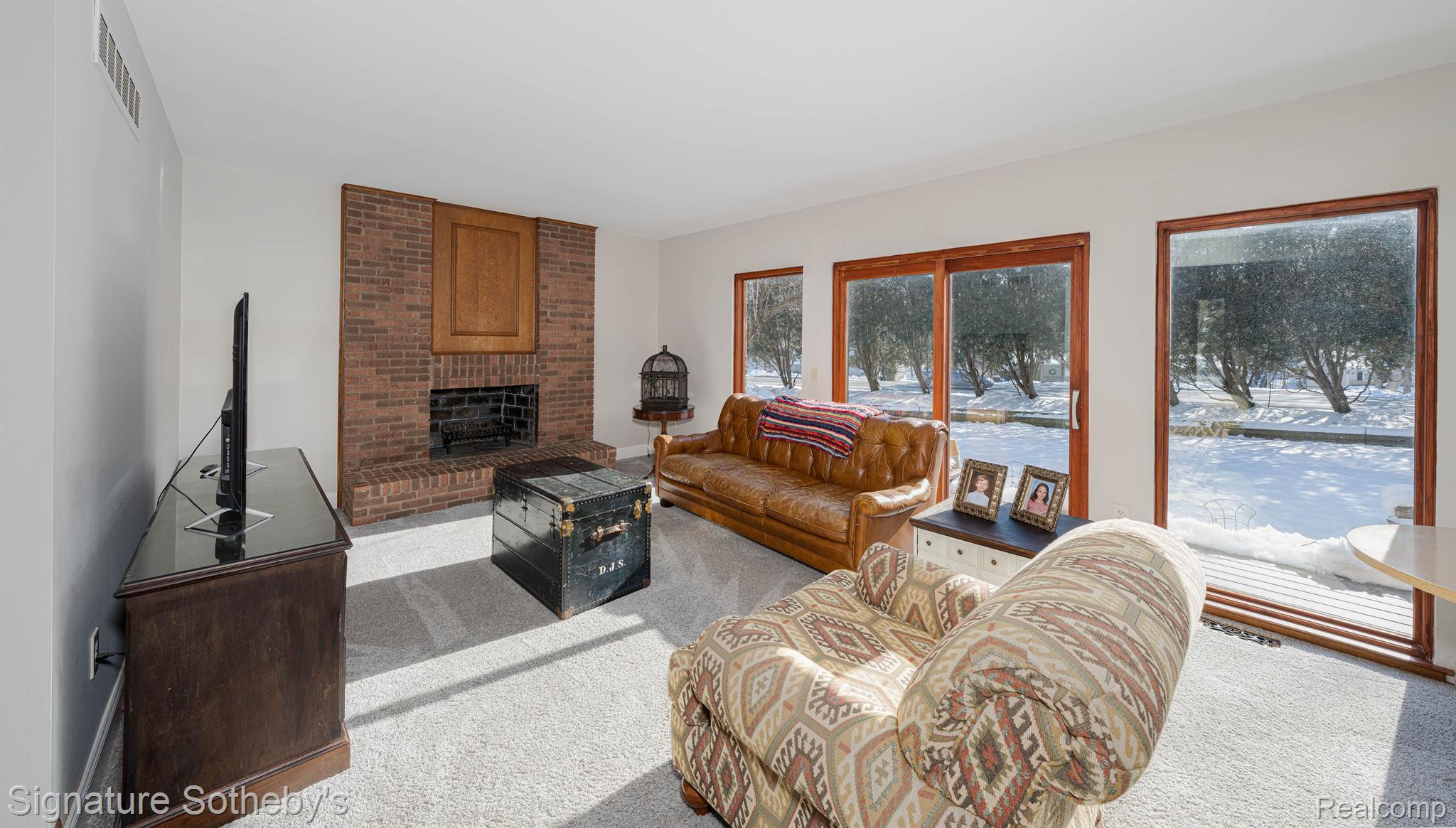 1487 Antler Court Rochester, MI 48309 - Photo 10 of 40 Cozy Family Room