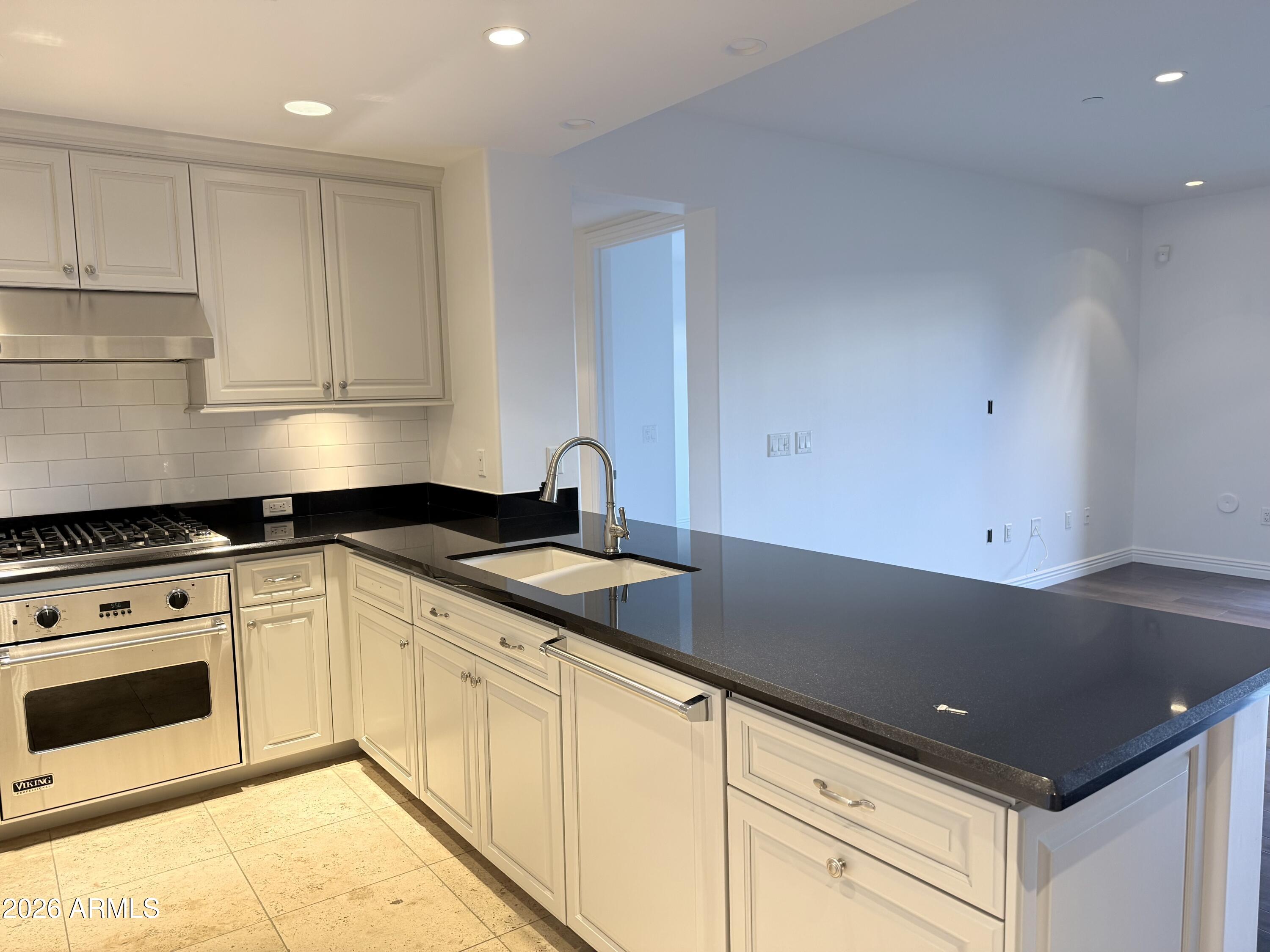 7181 East Camelback Road, Unit 304 Scottsdale, AZ 85251 - Photo 3 of 28 IMG_2886