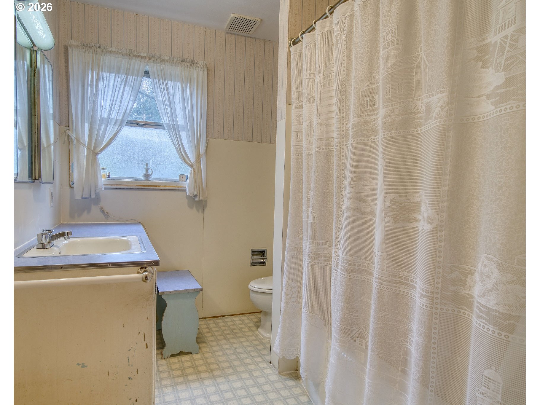 5730 Southwest Shattuck Road Portland, OR 97221 - Photo 17 of 48 Bathroom