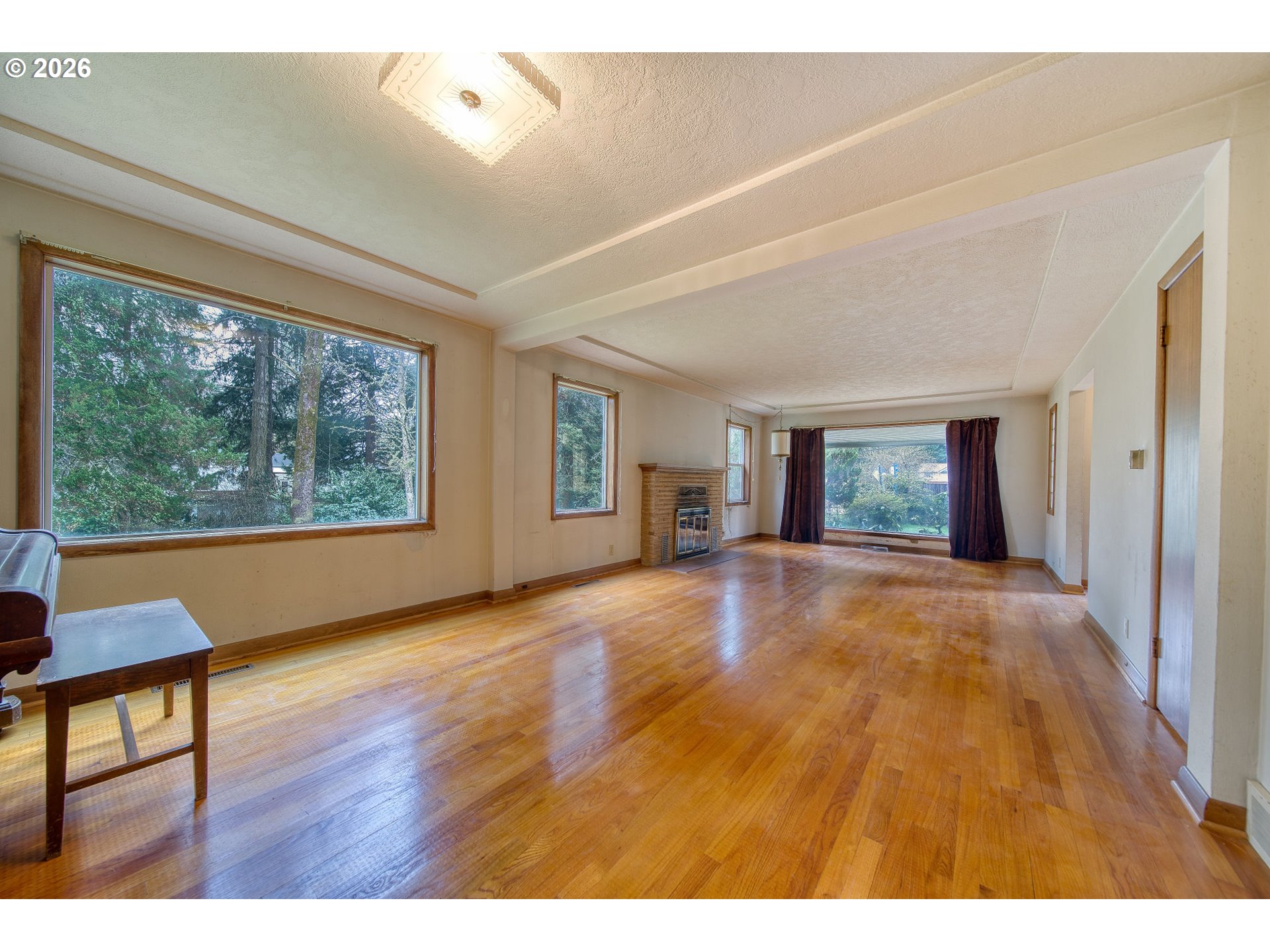 5730 Southwest Shattuck Road Portland, OR 97221 - Photo 6 of 48 Living Room/Dining Room