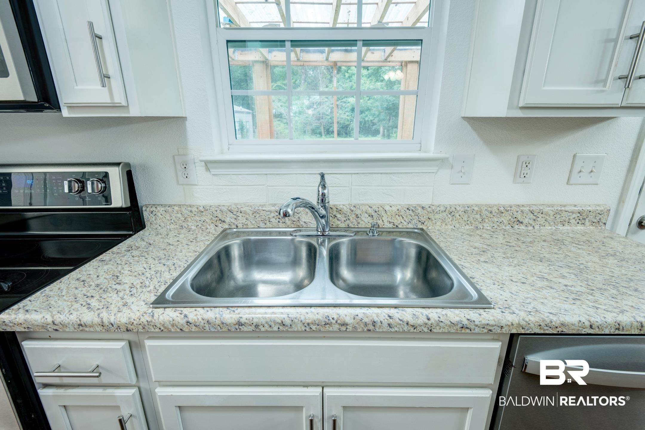 6304 Henshaw Road Fairhope, AL 36532 - Photo 9 of 35
