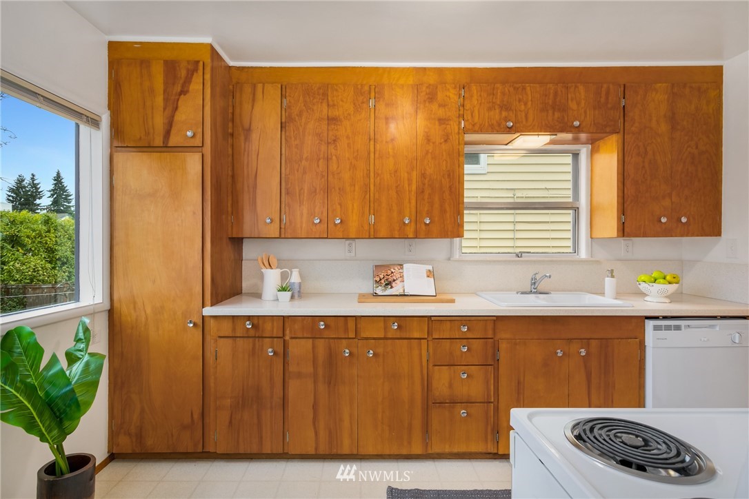 528 North 71st Street Seattle, WA 98103 - Photo 11 of 22 Gallery Image 11