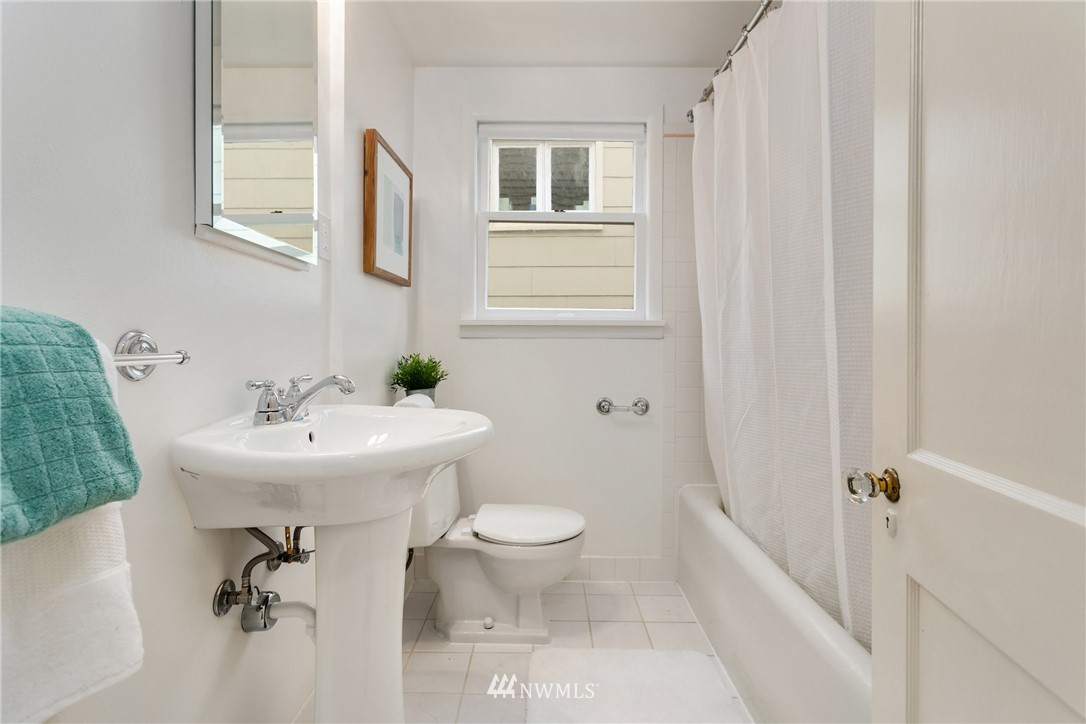 528 North 71st Street Seattle, WA 98103 - Photo 14 of 22 Gallery Image 14