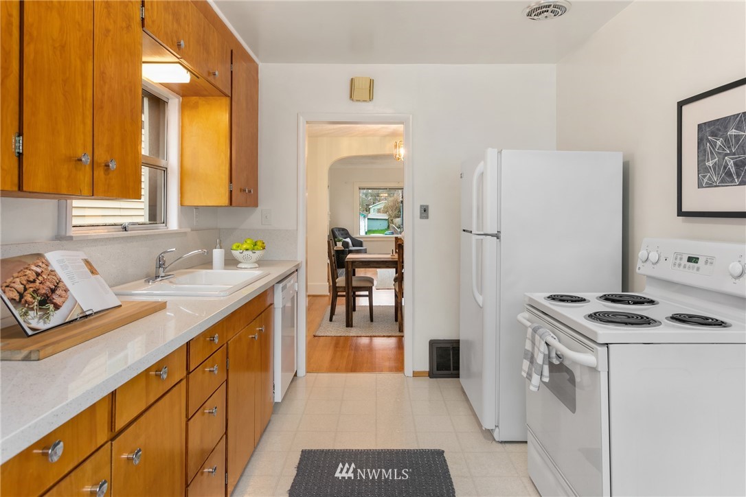 528 North 71st Street Seattle, WA 98103 - Photo 10 of 22 Gallery Image 10