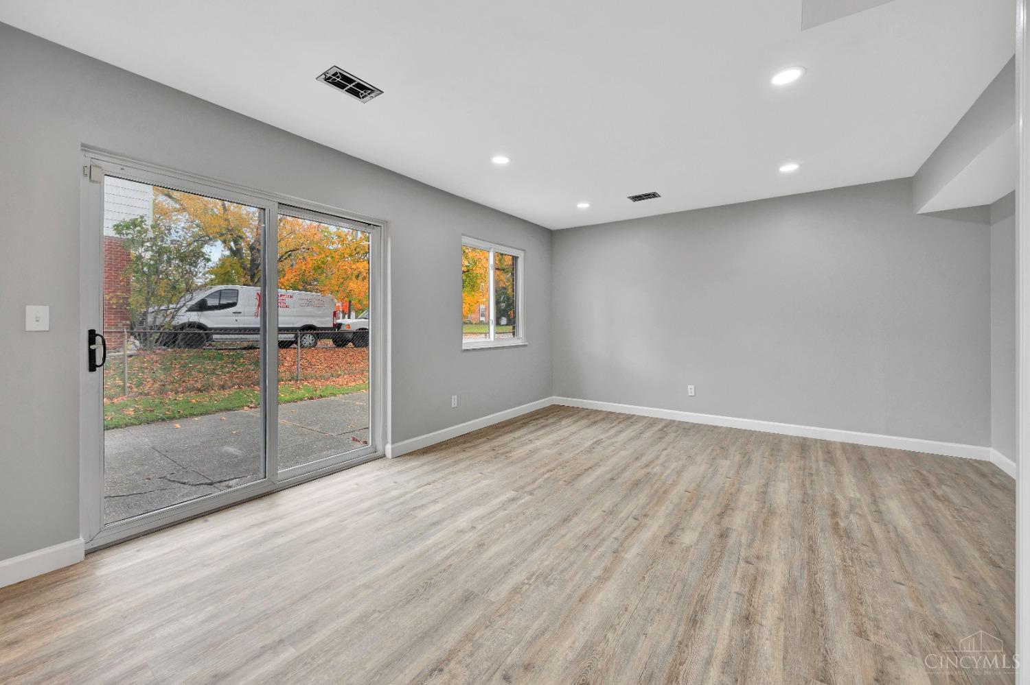 10590 Hadley Road Cincinnati, OH 45218 - Photo 9 of 25 Gallery Image 9