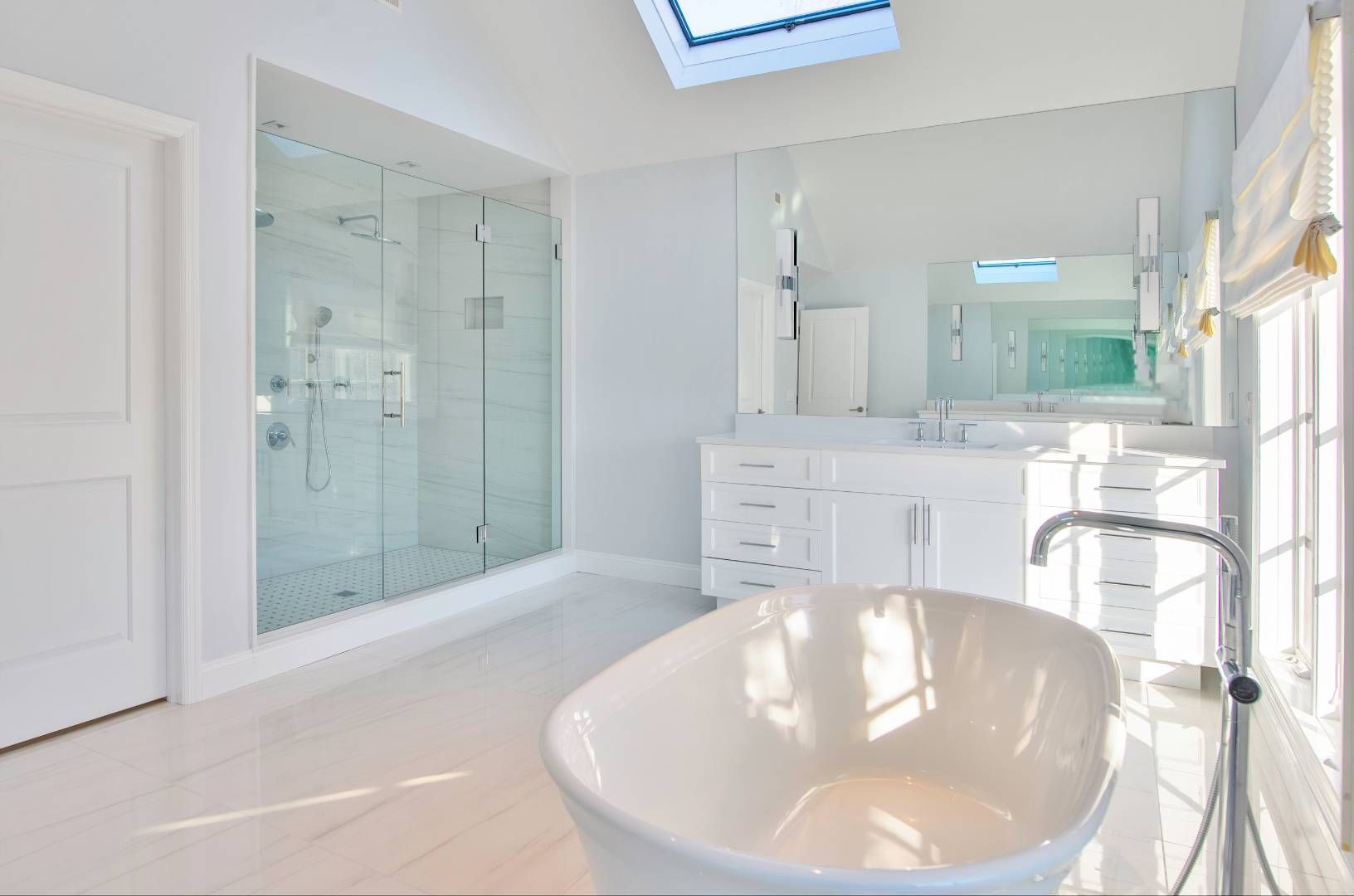 39 Pheasant Close South Southampton, NY 11968 - Photo 14 of 19 a spacious bathroom with a tub and shower