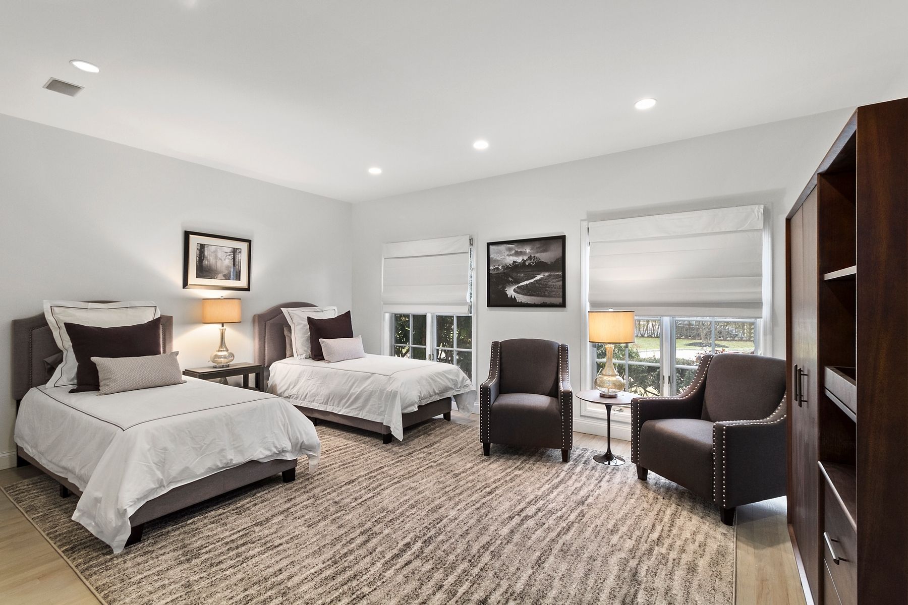 39 Pheasant Close South Southampton, NY 11968 - Photo 19 of 19 a bedroom with two beds and a couch