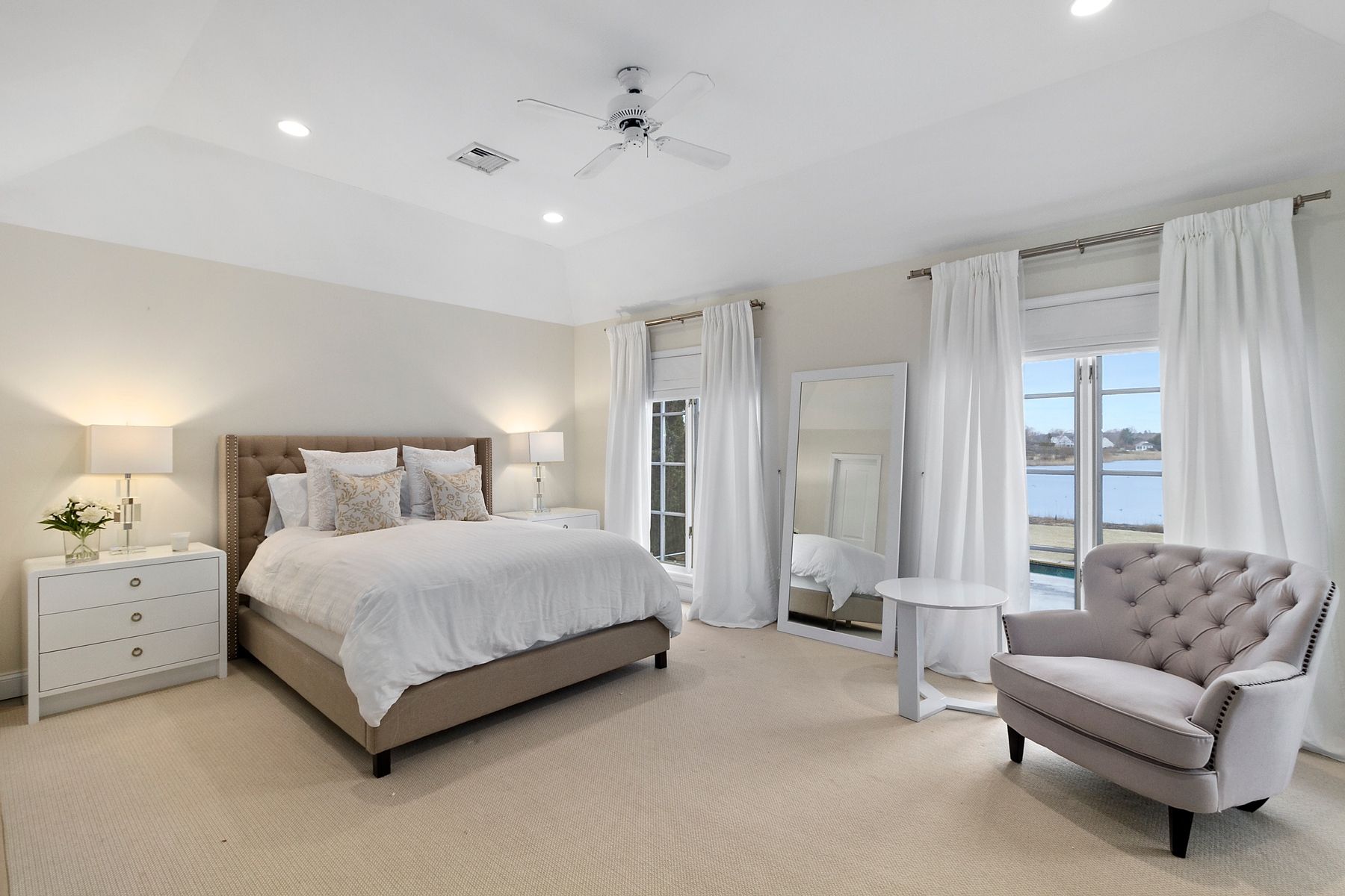 39 Pheasant Close South Southampton, NY 11968 - Photo 5 of 19 a spacious bedroom with a bed and a couch