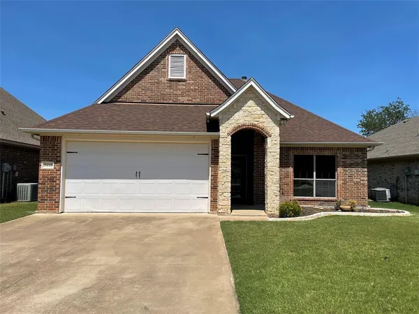 $2,100 | 1414 Lauren Lane, Granbury, TX 76048