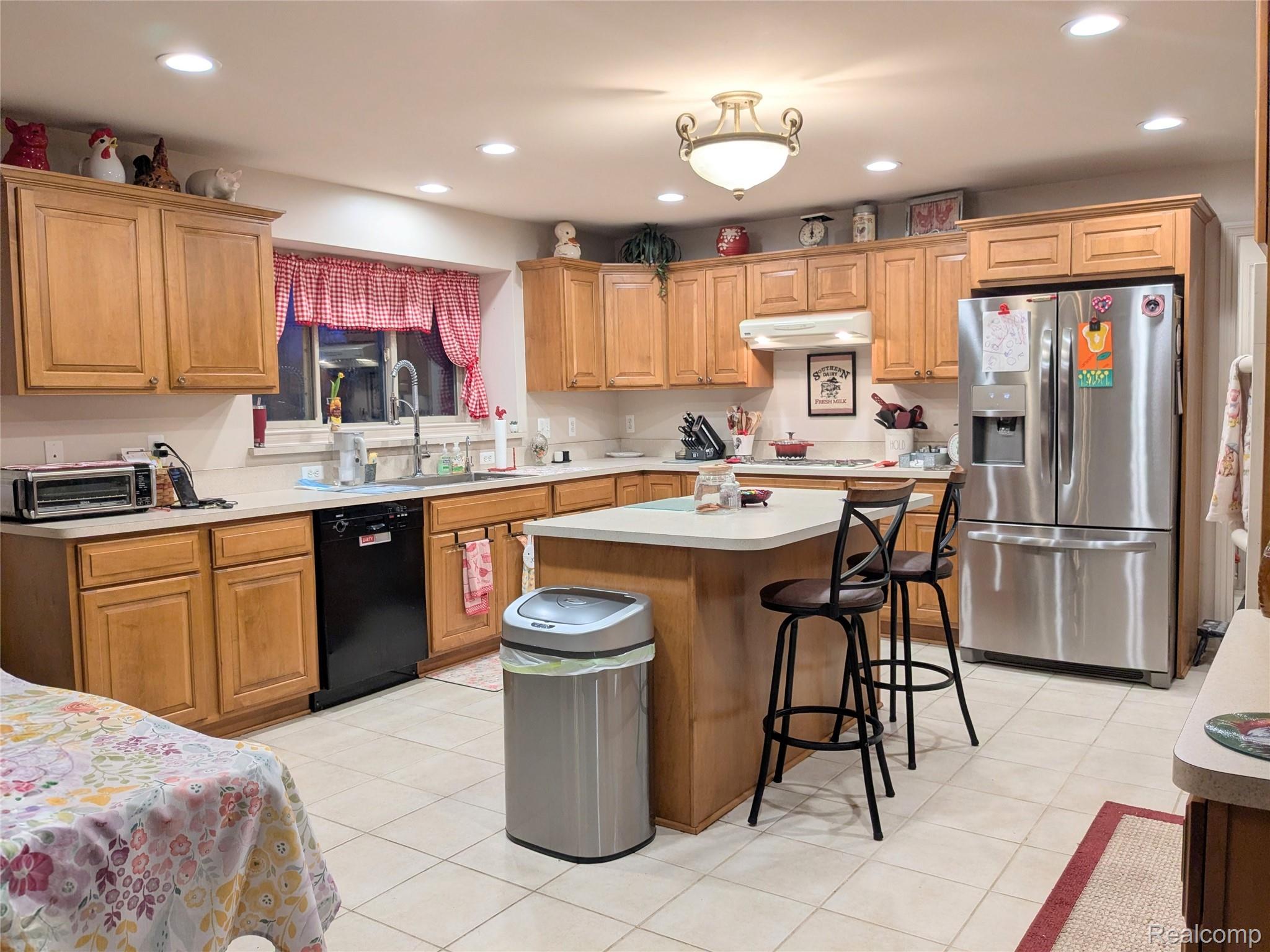 23233 30 Mile Road Ray, MI 48096 - Photo 10 of 73 Kitchen w/ Island