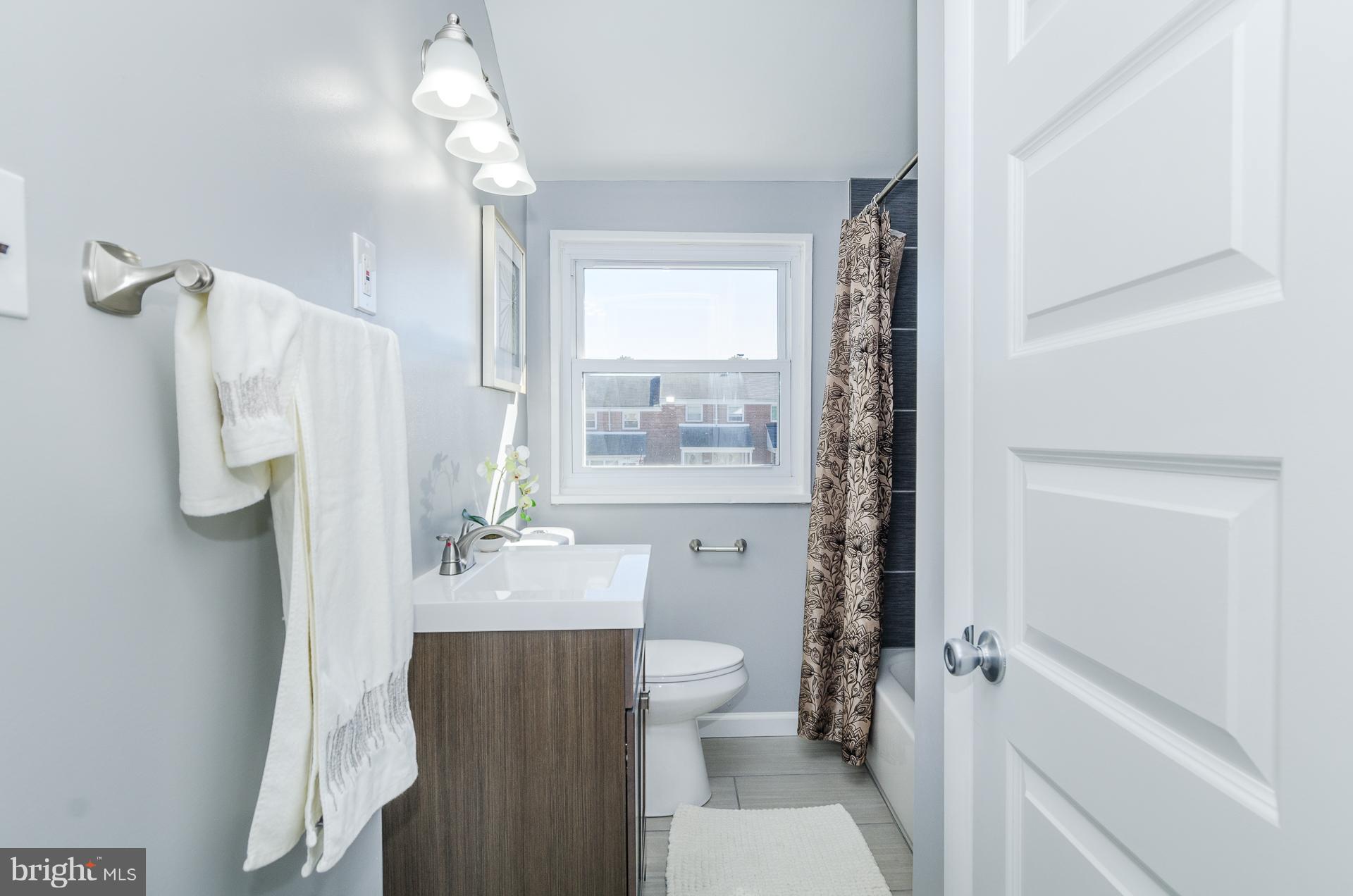 7810 Charlesmont Road Baltimore, MD 21222 - Photo 14 of 29 Bath
