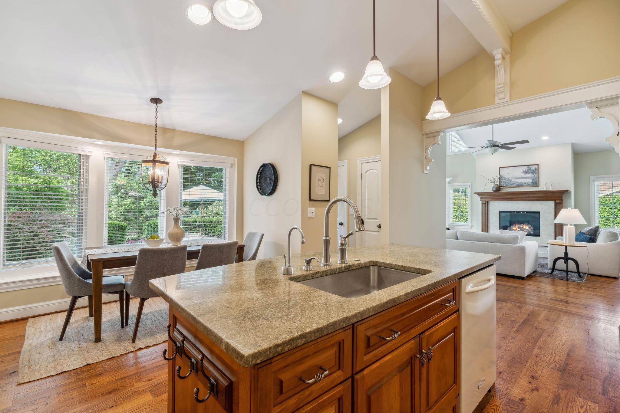 2481 Farleigh Road Columbus, OH 43221 - Photo 22 of 84 Kitchen / Eat-In Space