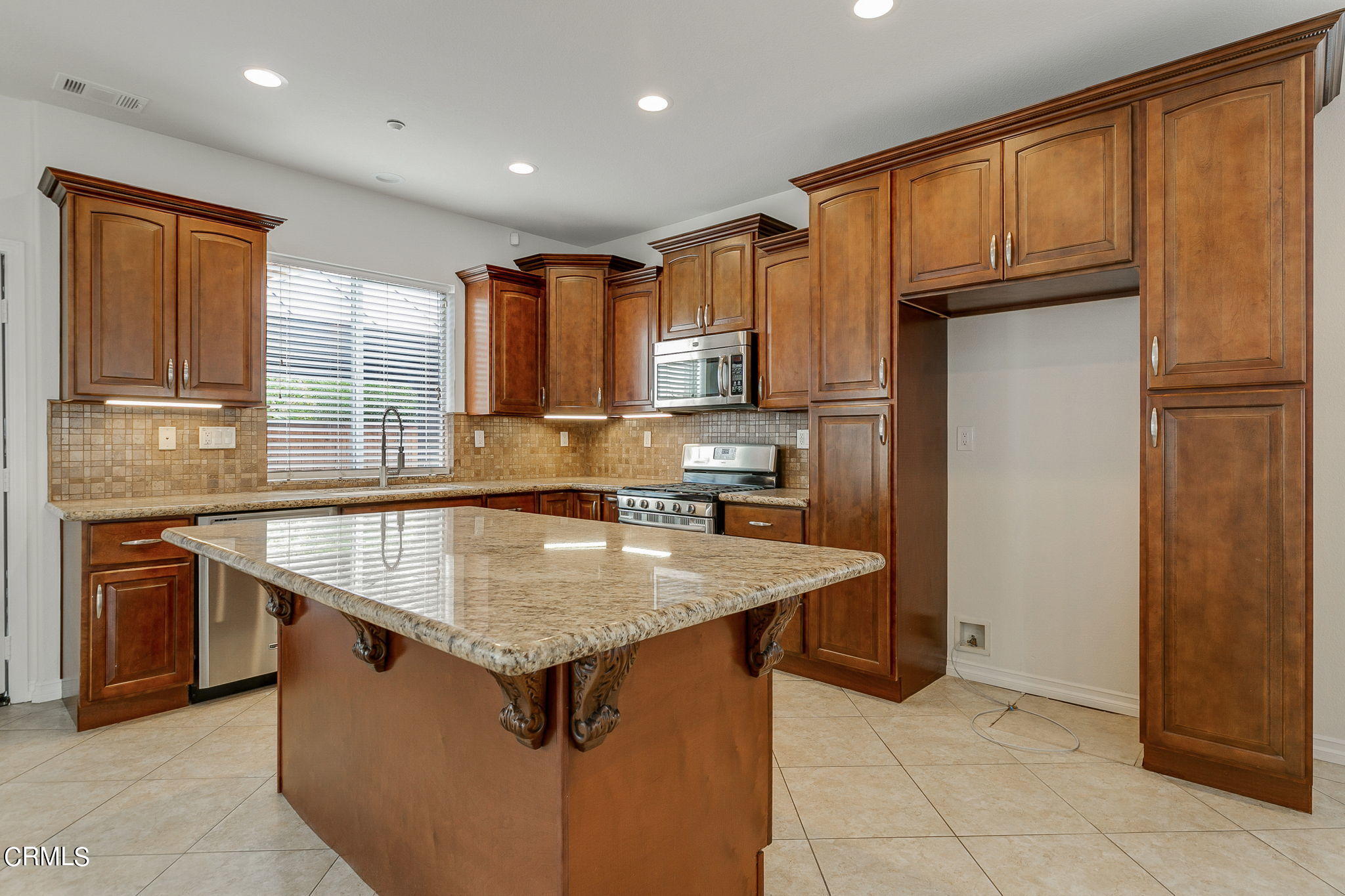 1860 Ribera Drive Oxnard, CA 93030 - Photo 14 of 35 14