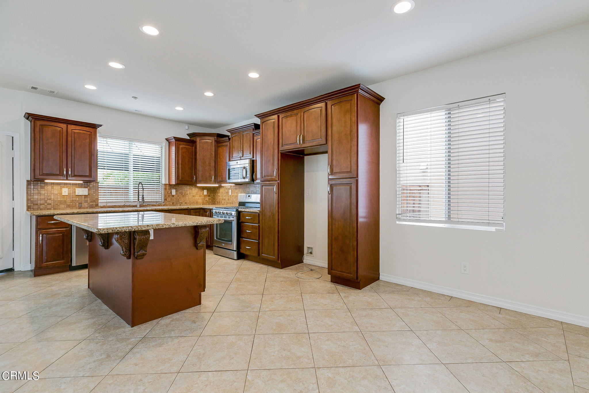 1860 Ribera Drive Oxnard, CA 93030 - Photo 8 of 35 8