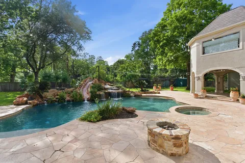 $4,200,000 | 835 Echo Lane, Hedwig Village, TX 77024