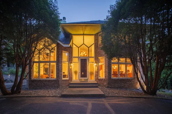 $1,000,000 | 4166 Heatherton Place, Minnetonka, MN 55345