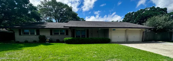 $250,000 | 4 Northwood Drive, Long Beach, MS 39560