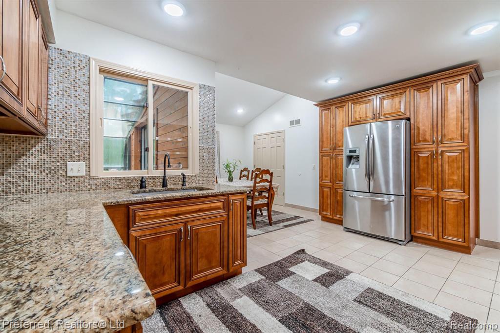 30210 High Valley Road Farmington Hills, MI 48331 - Photo 13 of 40