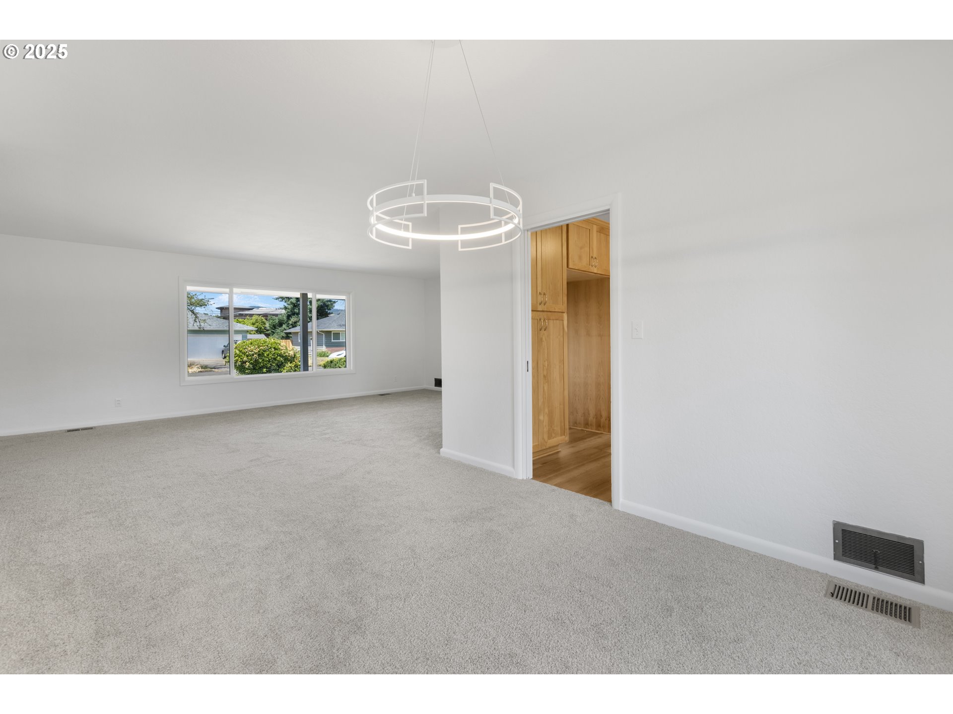 929 Darlene Avenue Springfield, OR 97477 - Photo 11 of 34 Dining Area