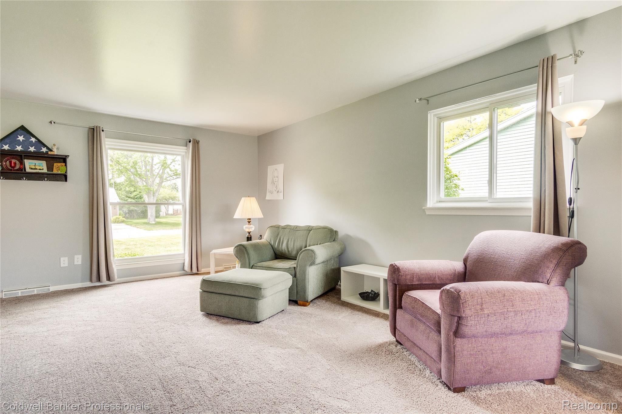 2481 Eaton Gate Road Lake Orion, MI 48360 - Photo 23 of 71 View of living room from dining room