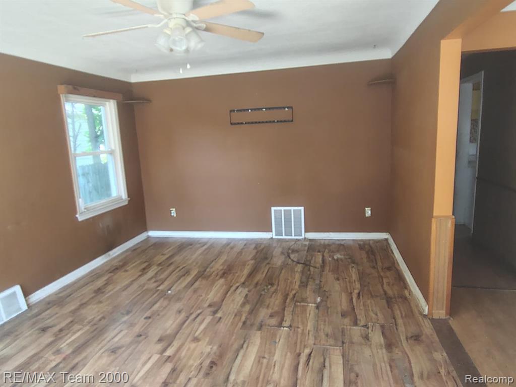 24806 Frisbee Street Detroit, MI 48219 - Photo 3 of 34