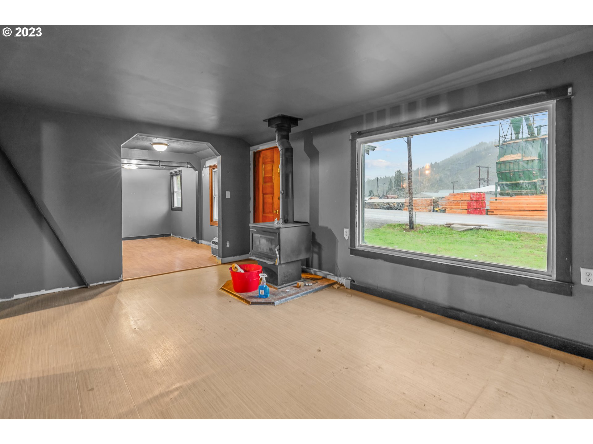 22607 Noti Loop Noti, OR 97461 - Photo 7 of 29 a room with window