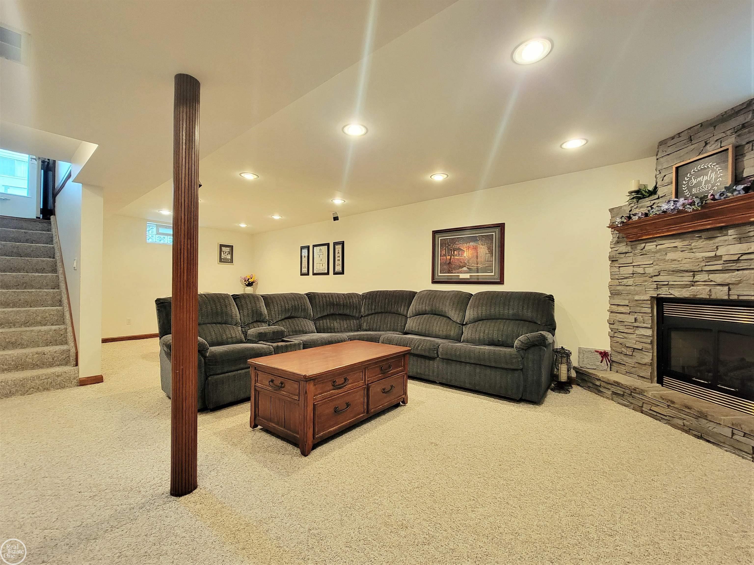 55201 Hayes Road Utica, MI 48315 - Photo 15 of 27 50092751-14.JPG