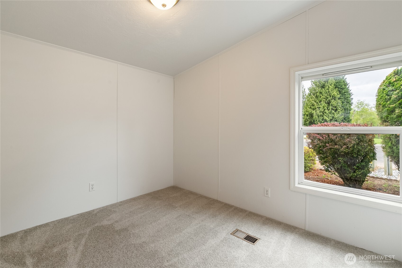 2350 Douglas Road, Unit 39 Ferndale, WA 98248 - Photo 24 of 35 an empty room with a window