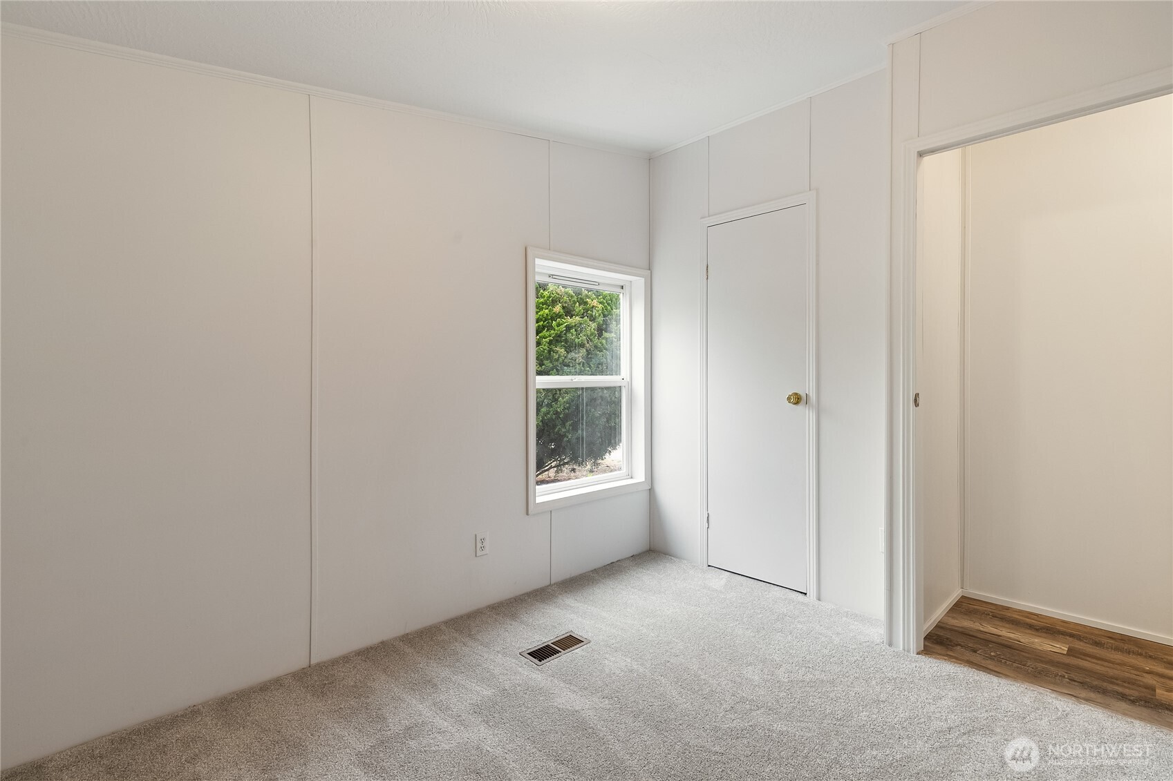2350 Douglas Road, Unit 39 Ferndale, WA 98248 - Photo 25 of 35 a view of an empty room with window