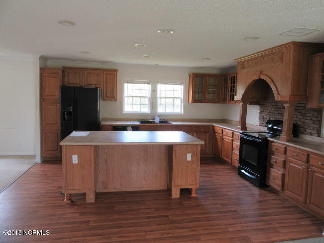 162 Porters Ridge Road Jacksonville, NC 28540 - Photo 2 of 11 Kitchen