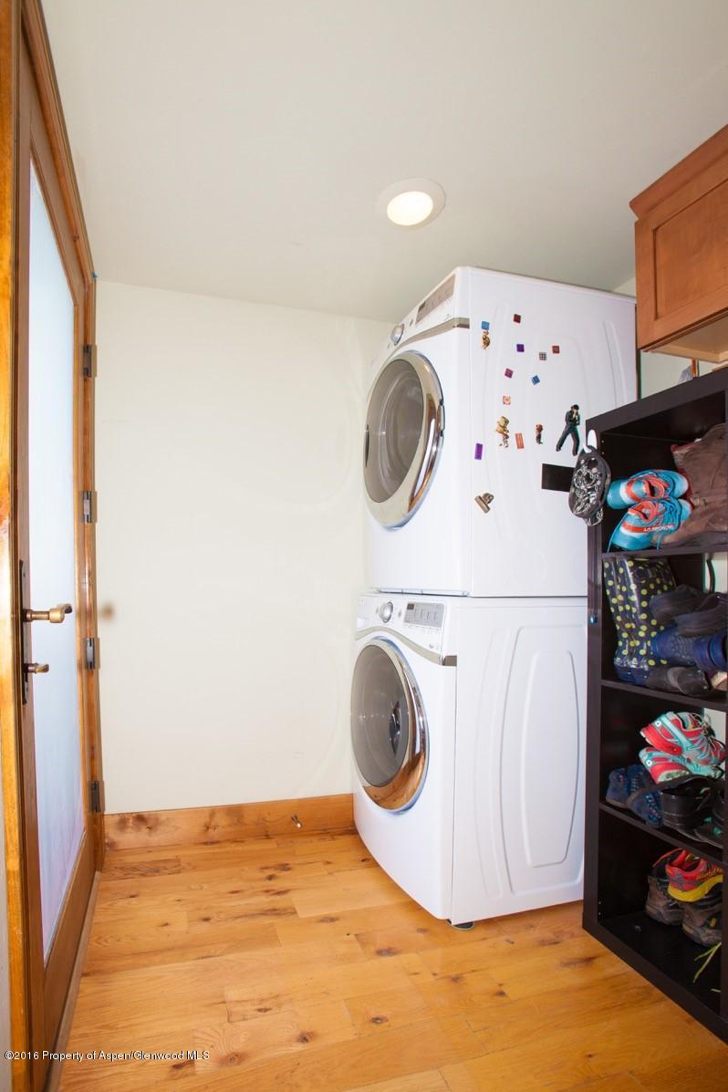 154 Meadow Ranch Road, Unit F1D Snowmass Village, CO 81615 - Photo 15 of 20 Laundry room