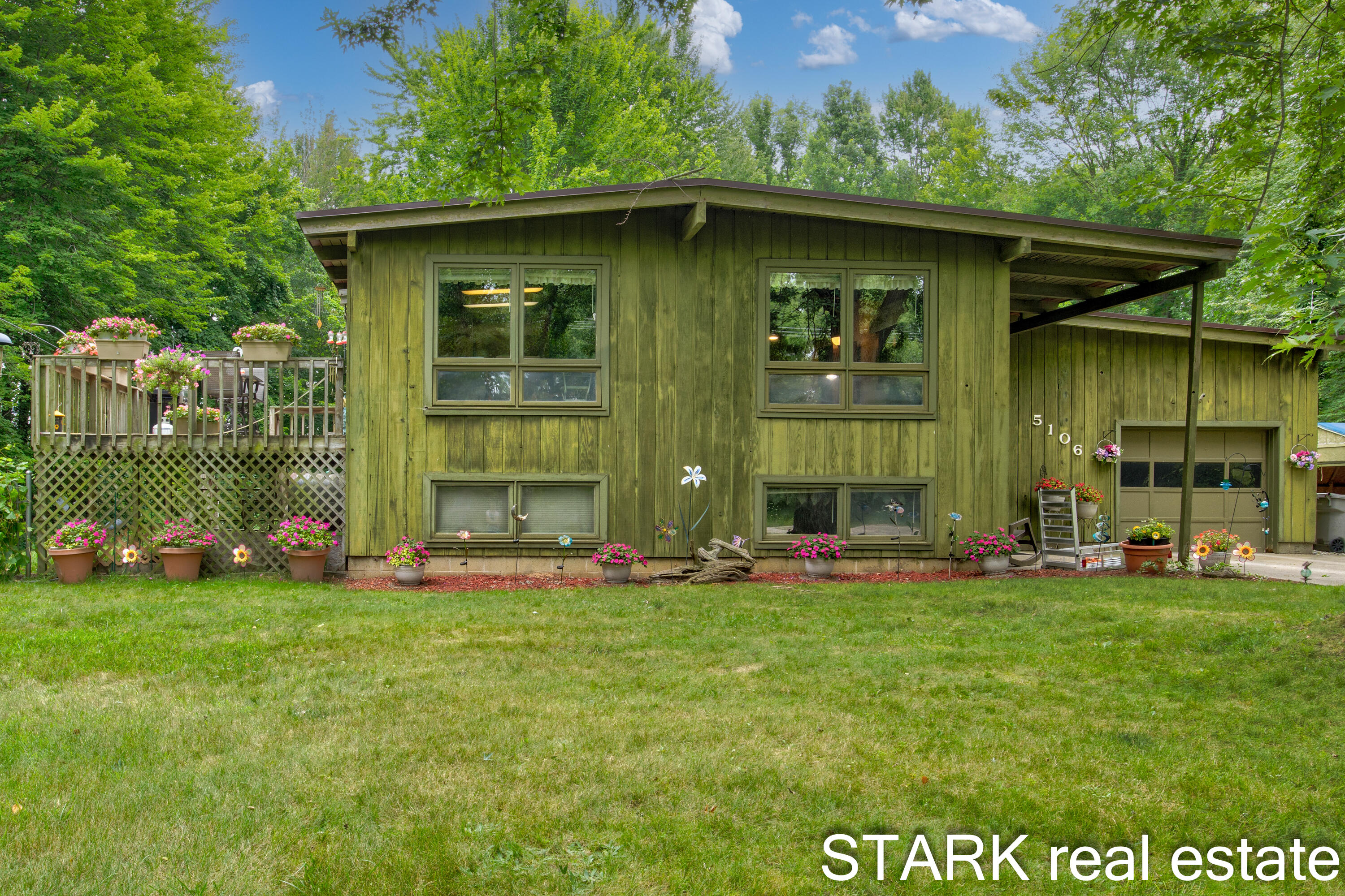 5106 Quarterline Road Muskegon, MI 49444 - Photo 2 of 47 Rob Stark 5106 S Quarterline Rd-2