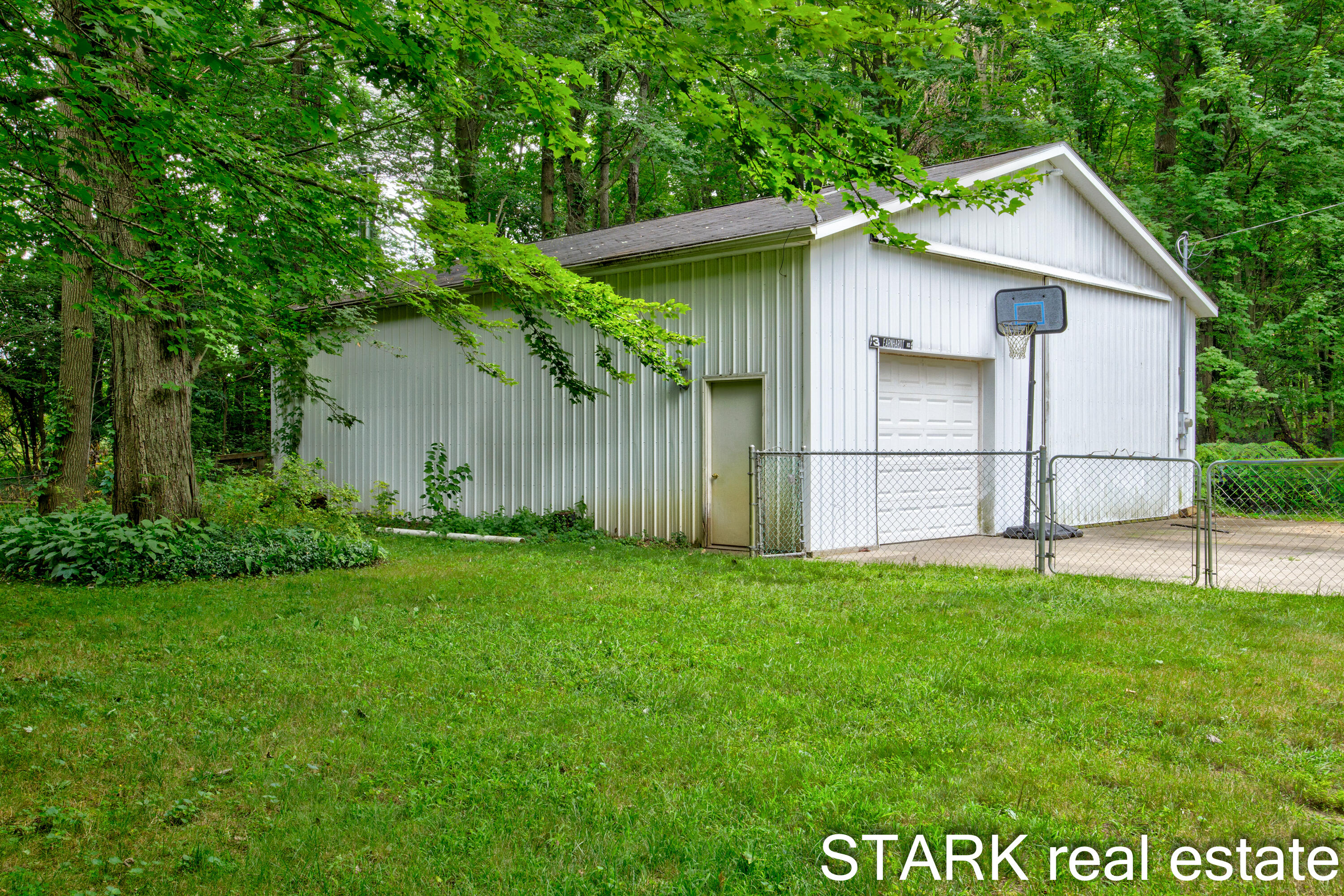5106 Quarterline Road Muskegon, MI 49444 - Photo 46 of 47 Rob Stark 5106 S Quarterline Rd-47