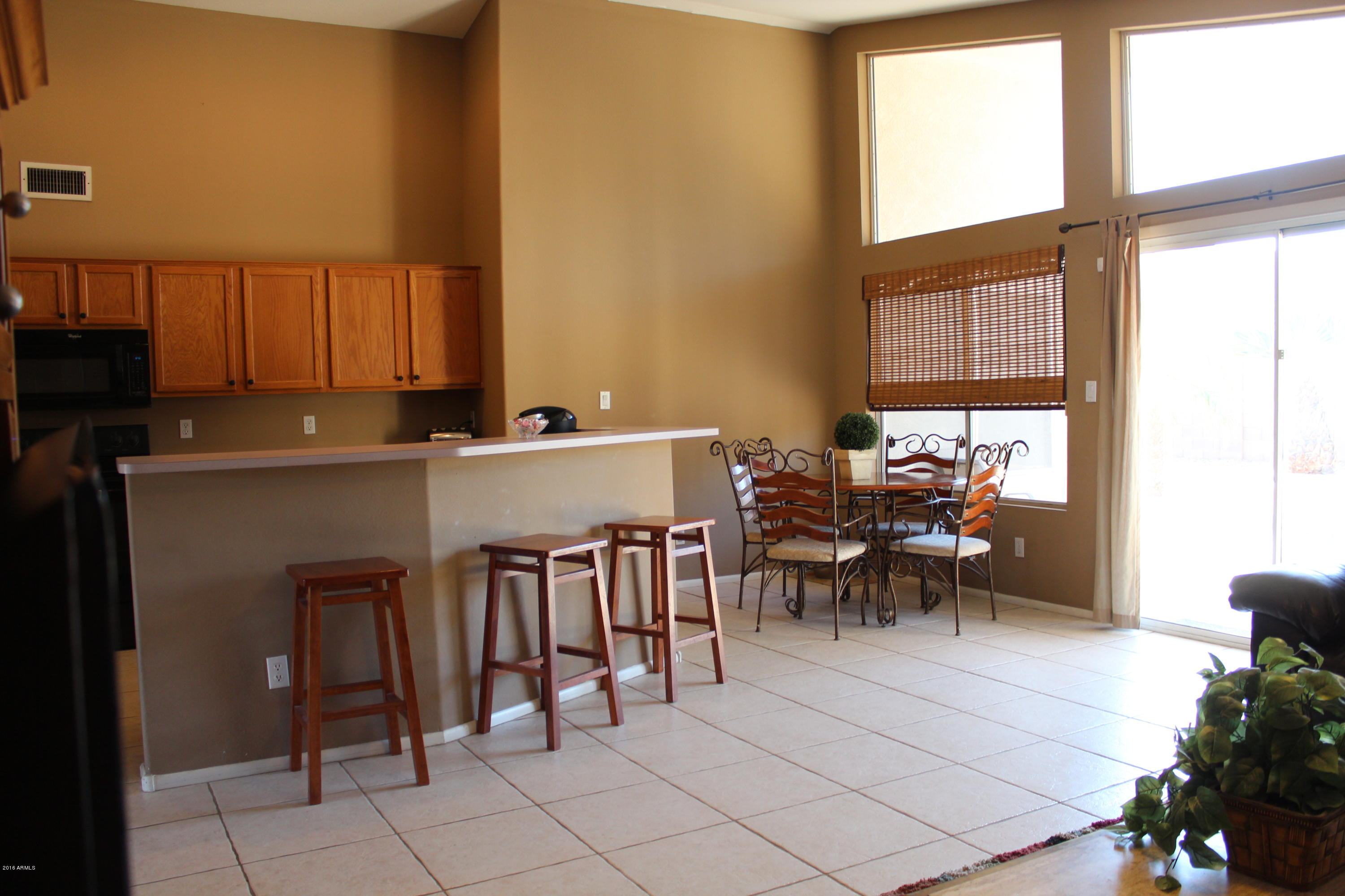 301 East Nunneley Road Gilbert, AZ 85296 - Photo 8 of 23 Vaulted ceilings in kitchen