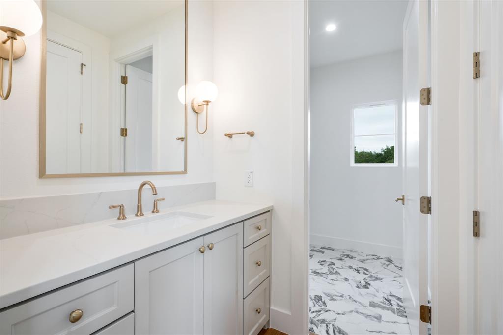 3304 Ferguson Road Grapevine, TX 76092 - Photo 35 of 38 Bathroom