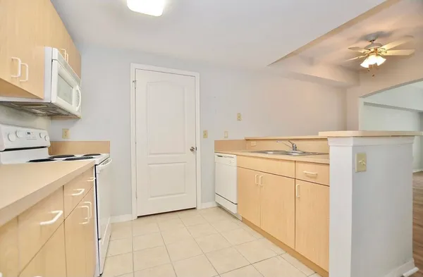 $1,600 | 114 Southwest Peacock Boulevard, Unit 8105, Port St. Lucie, FL 34986