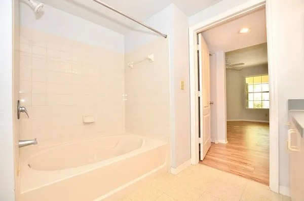 $1,600 | 114 Southwest Peacock Boulevard, Unit 8105, Port St. Lucie, FL 34986