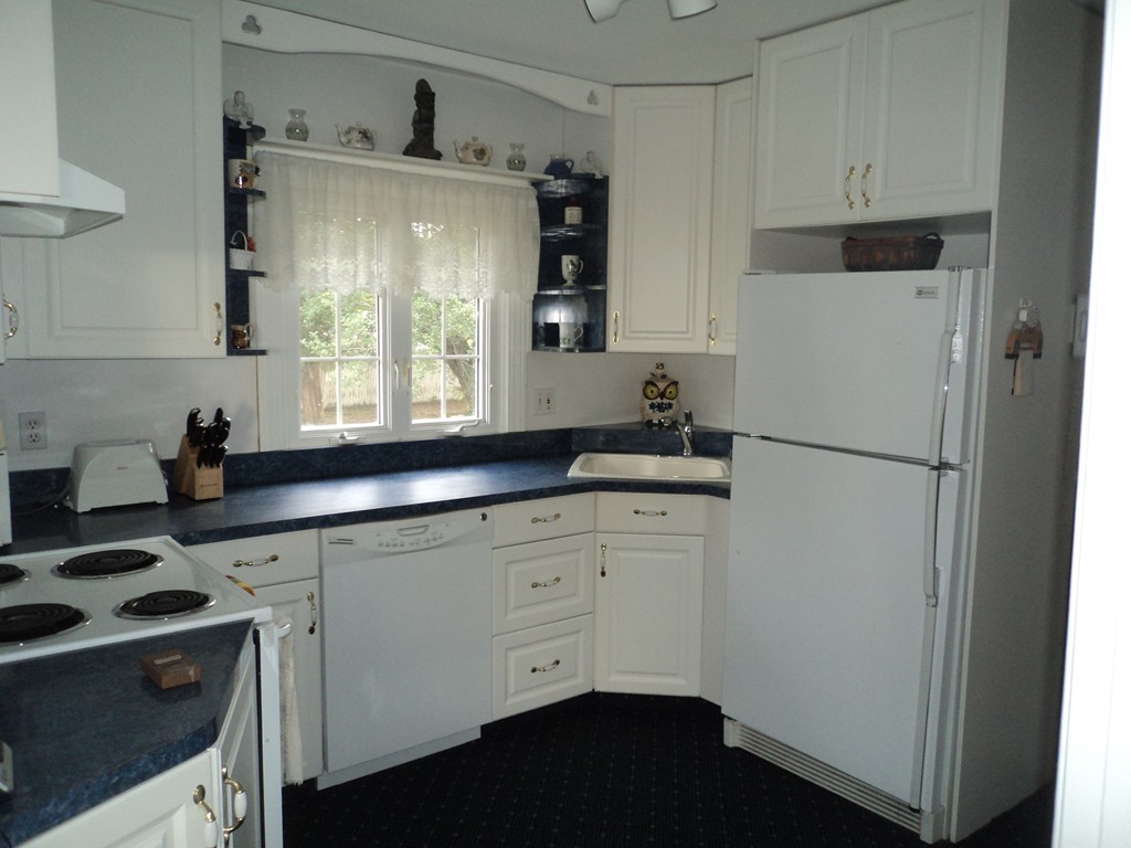 403 Kaufman Road Somerset, MA 02726 - Photo 6 of 25